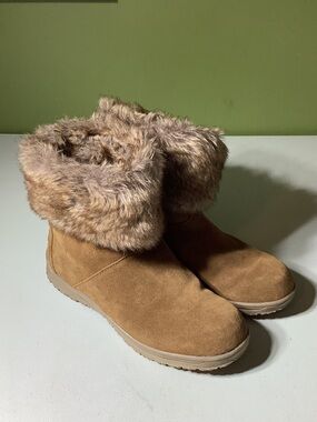 Minnetonka brown faux fur trimmed boots, size 9